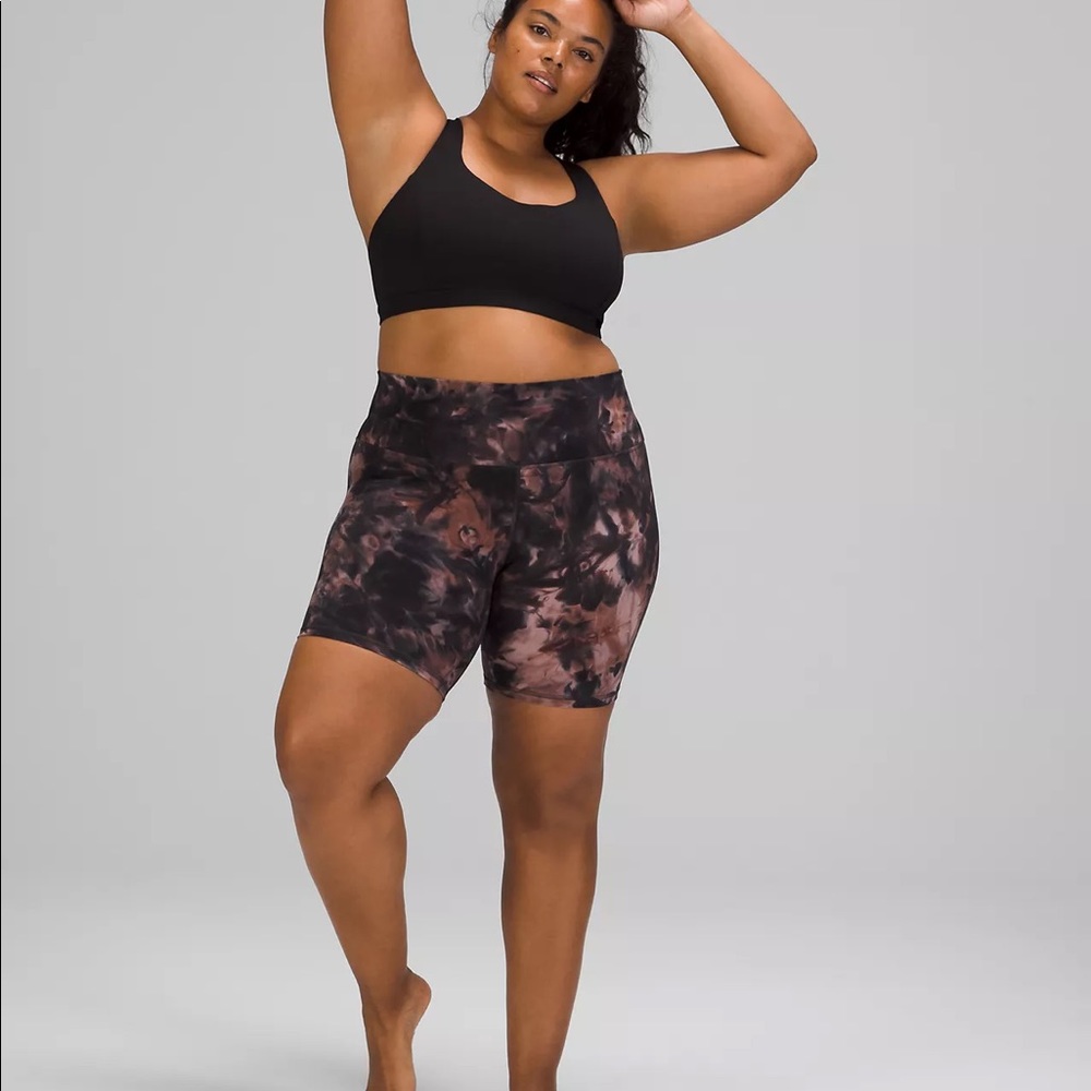 Align™ High-Rise Short 8"